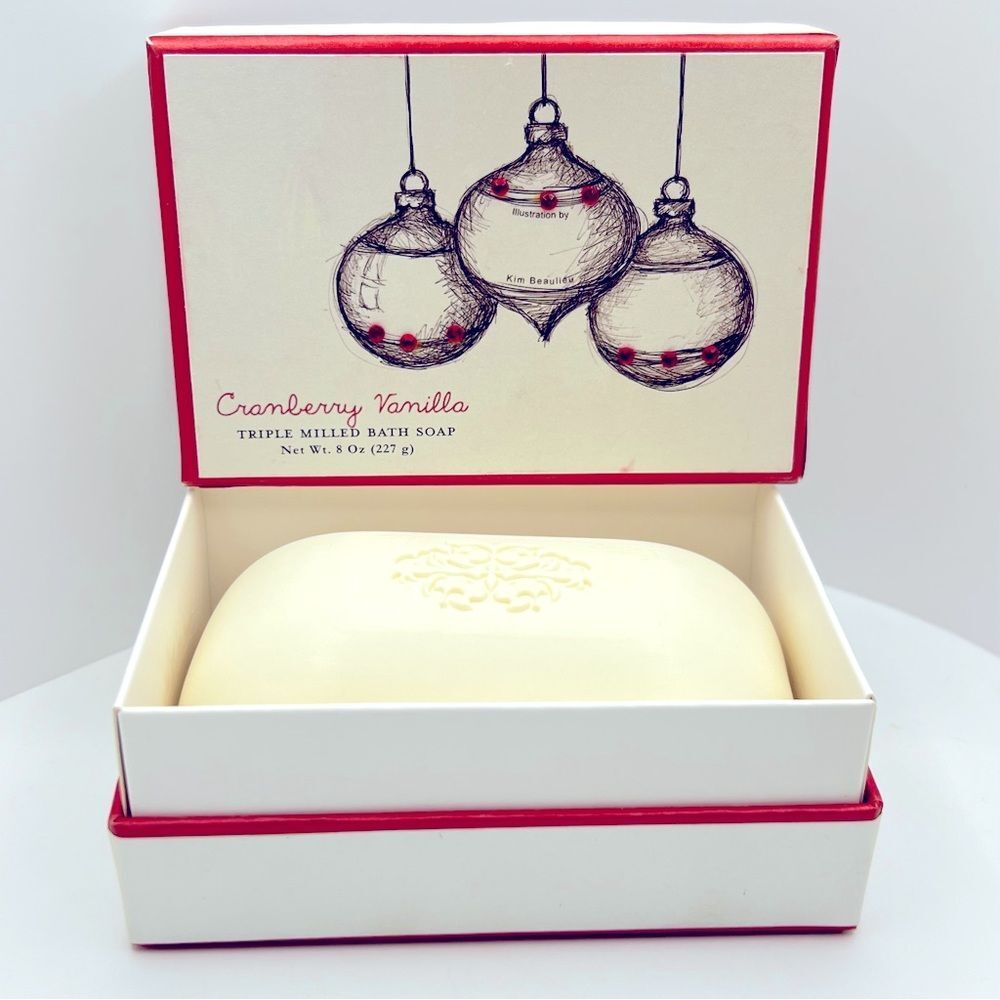 🦋$8 ~ Cranberry Vanilla ~ Triple Milled Bath Soap ~ New in Box ~ 8 Oz